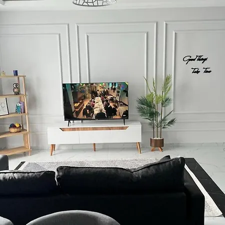Goekova'da Oezel Havuzlu Luex * Ula